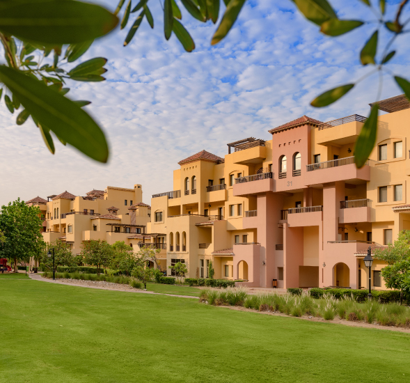 family of 4 persons parents and 2 kids